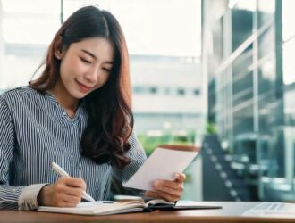 Menyunting dan Memeriksa Disertasi Kamu dengan